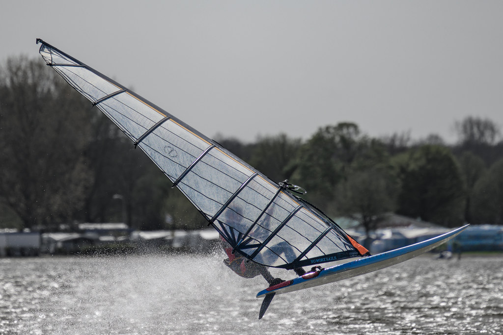 Jumping windsurfer Elburg Veluwemeer.jpg