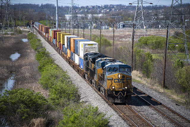 CSX I141-07 eastbound at Mulhauser Road in Rialto, Ohio on April 7, 2024