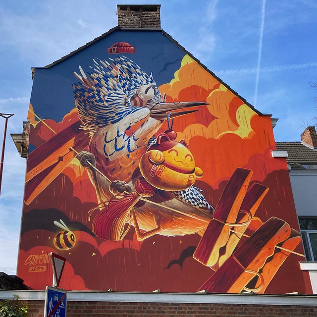 Great to visit #ottignies again and see this 🐝 #mural by @stom500 for @freshpaintolln 😍  .  #streetart #urbanart #graffitiart #streetartbelgium #visitottignies #ottignies_louvain_la_neuve #urbanart_daily #graffitiart_daily #streetartev