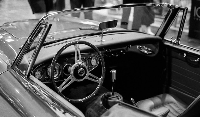 Wood rim steering wheel