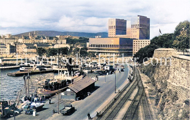X223414 Historische Ansicht vom Osloer Hafen und dem Rathaus  - Fotos aus Oslo, Hauptstadt von Norwegen.