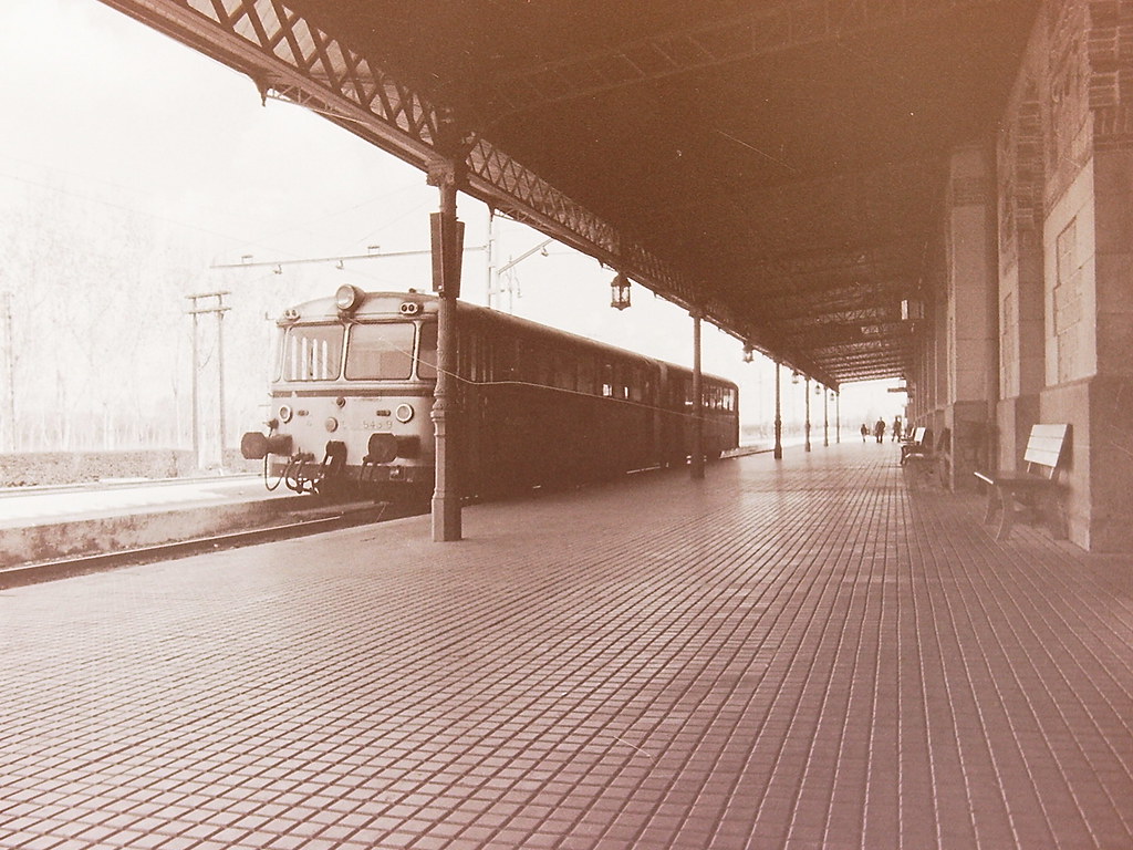 Un tren en la estación de ferrocarril de Toledo, años 70. Fotografía de Francisco Rodríguez