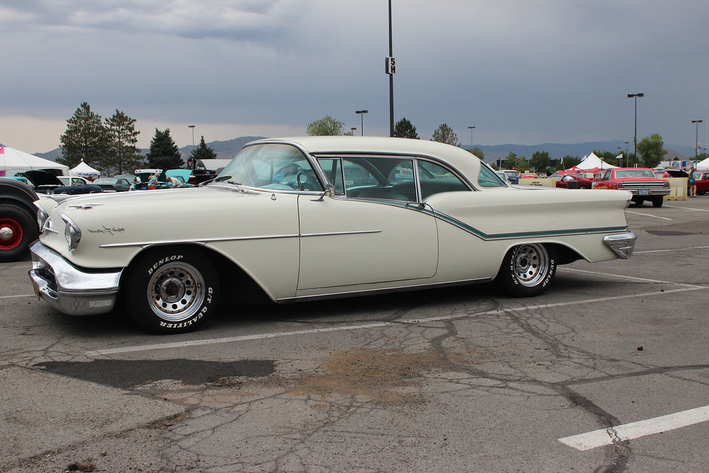 '57 Olds Ninety-Eight Holiday Coupe 4