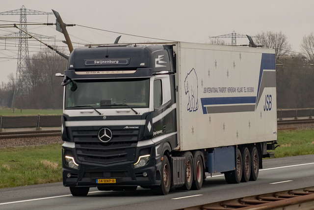 14-BNP-8, = Mercedes-Benz Actros MP5 gigaspace, from JSB, Holland.