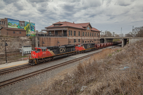 CN 8932 North @ Mattoon | CN 8932 leads a train of 211 brand… | Flickr