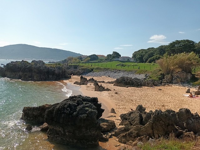 Noja (Cantabria). Costa de Noja entre las playas de Tregandin y Ris