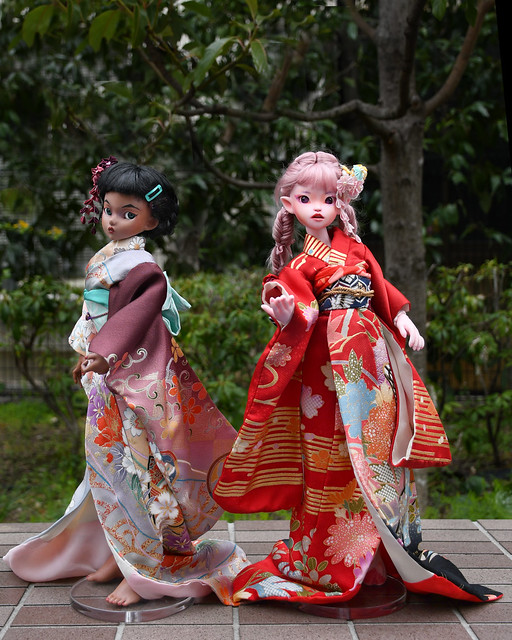 Tokki and Mirei in pink and red kimono (6)
