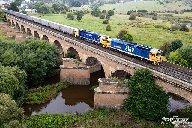 8169 & 8231 cross the Goulburn viaduct with the 1221 PN Garbage Train to Crisps Creek