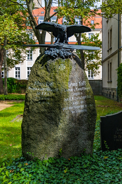 Grabmal von Albert & Bruno Kalff auf dem Berliner Invalidenfriedhof