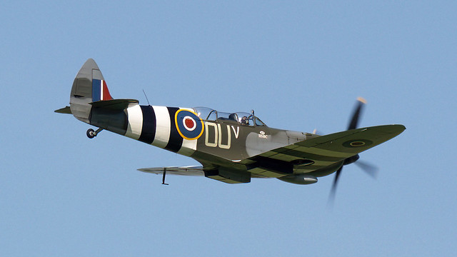 ML407  Supermarine (Vickers-Armstrongs) 509 Spitfire Tr.9