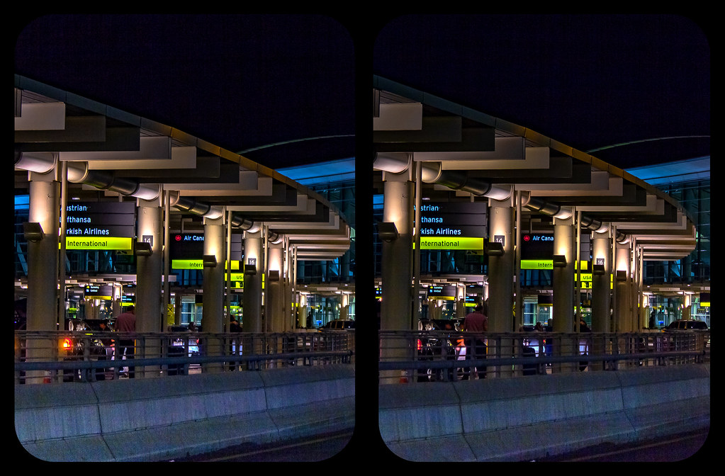 Outside Toronto airport 3-D / CrossView / Stereoscopy