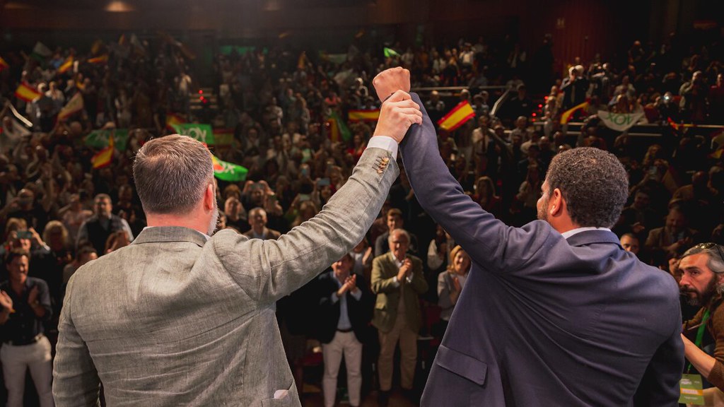 Mil catalanes arropan a candidatos de VOX en Tarrasa (5)