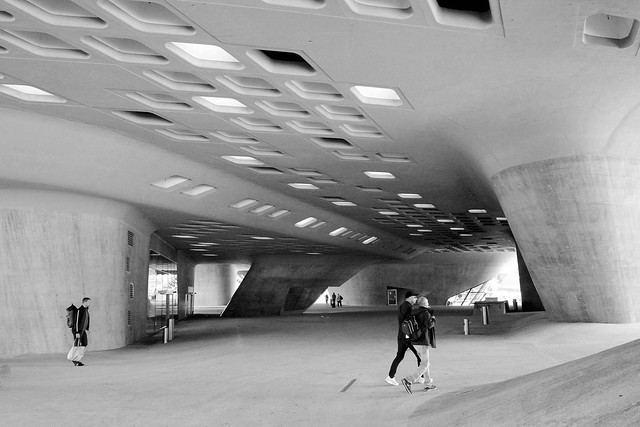 7999 phæno / Die Experimentierlandschaft,  Science Center - Architektin Zaha Hadi;  Fotos von Wolfsburg, Stadt in Niedersachsen.