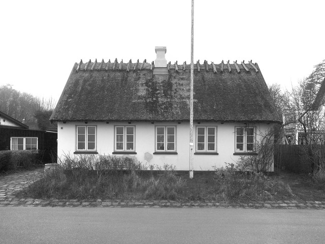 Toyo 45A: Nok et af de gamle fiskerhuse på Gl. Strandvej, Humlebæk