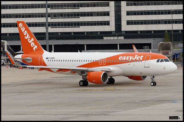 Airbus A320-214, easyJet, G-EZOV