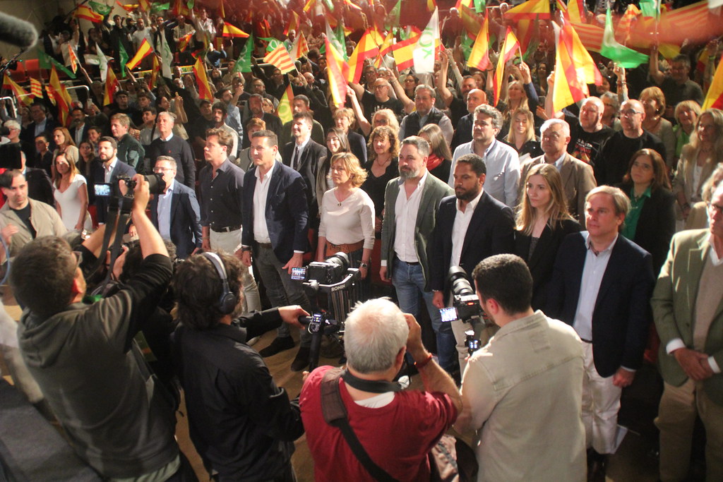 Mil catalanes arropan a candidatos de VOX en Tarrasa (Barcelona) (45)