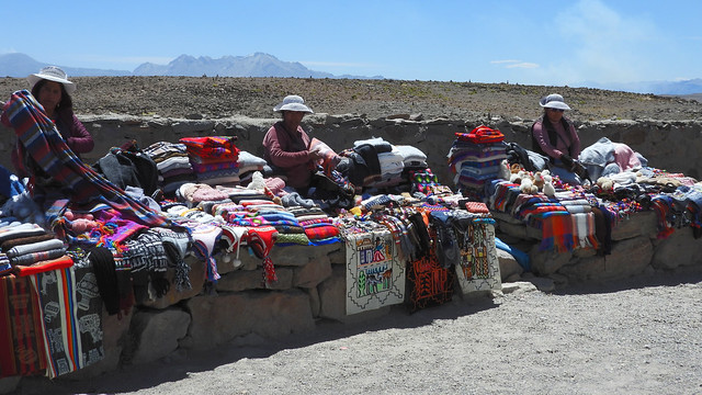 Selling handicraft, Mirador de los Andes, Chivay, Arequipa, Peru