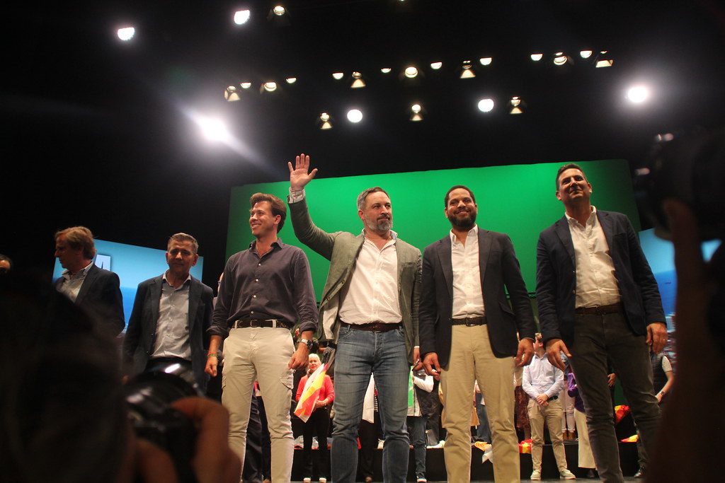 Mil catalanes arropan a candidatos de VOX en Tarrasa (Barcelona) (47)