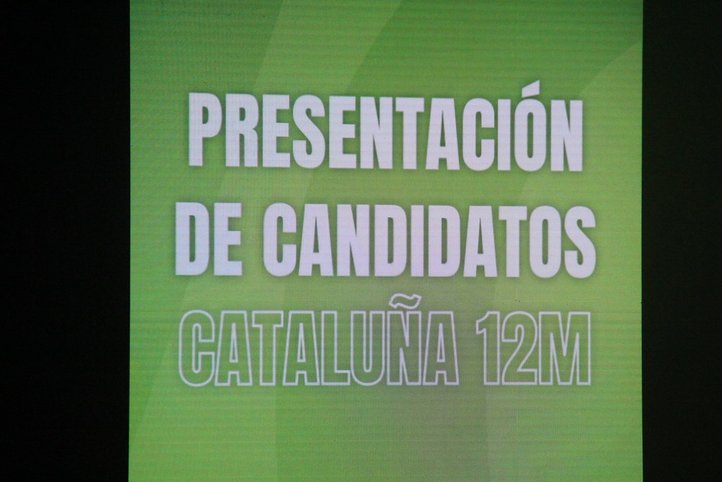 Mil catalanes arropan a candidatos de VOX en Tarrasa (Barcelona) (10)