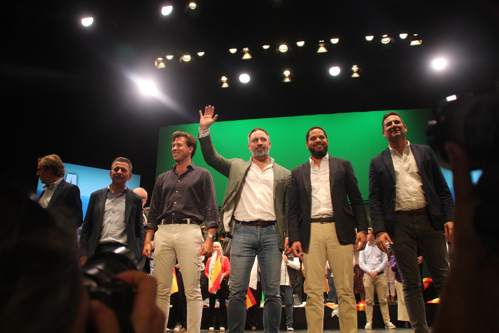 Mil catalanes arropan a candidatos de VOX en Tarrasa (Barcelona) (6)
