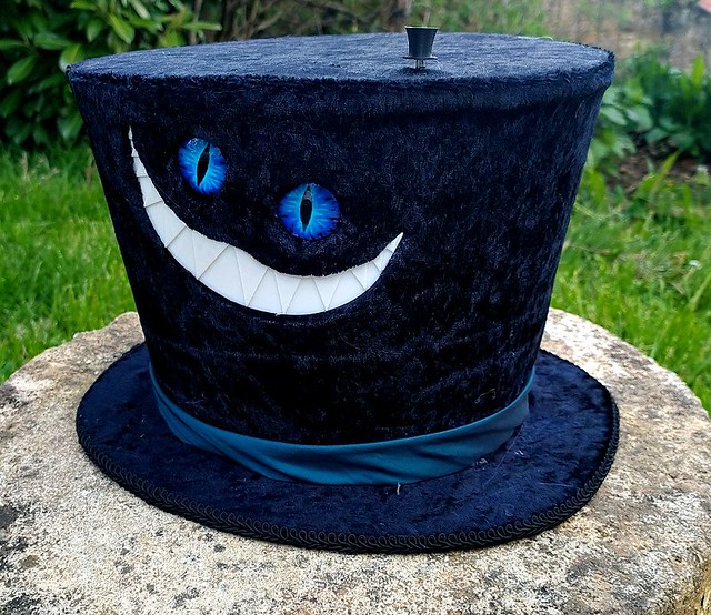 Cheshire cat top hat 2