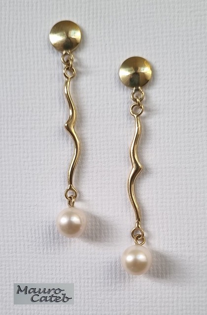 Making pearl earrings - 14/14