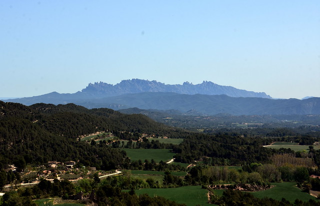Montserrat des de el castell de Miralles, l'Anoia.
