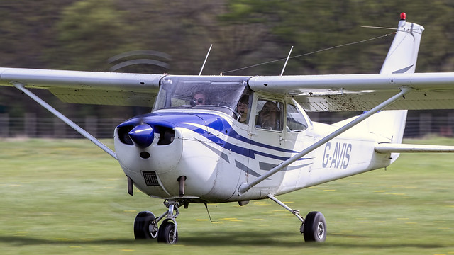 Cessna 172. G-AVIS.