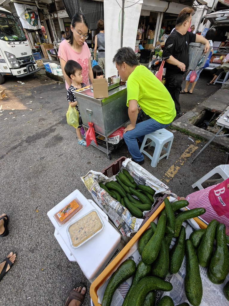 越南長頸酪梨 Vietnamese long neck Avocado rm$8 @ Vietnamese operator Fruit Stall along SS14/2A