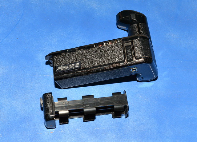Nikon MD-12 Battery Grip (1)