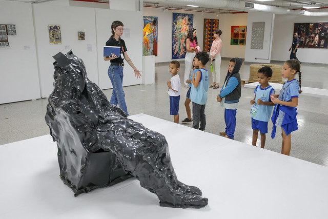 14/04/2024 - Programa leva estudantes para visitas guiadas no Museu de Arte de Brasília