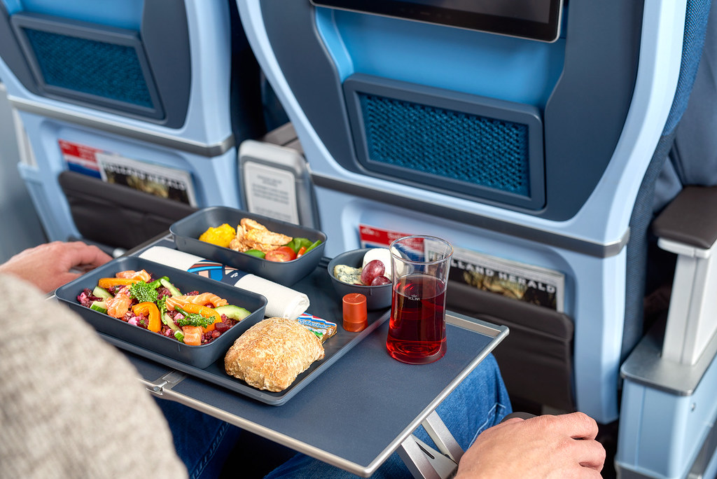 荷蘭航空採用AI模型TRAYS後，已經減少了63%的機上食物浪費。照片來源：KLM