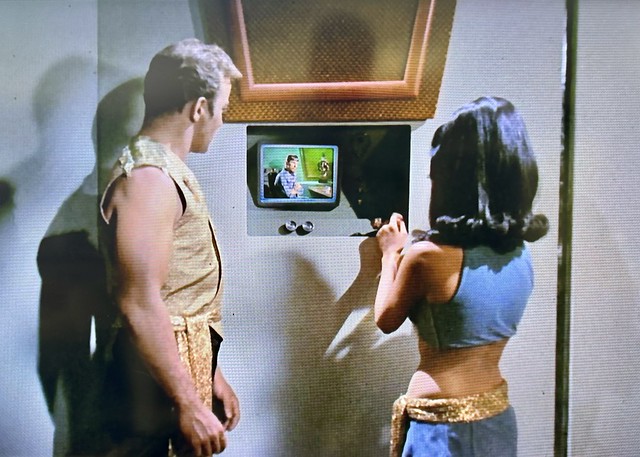 Marlena shows Kirk the Tantalus Field