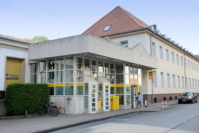 8073 Verwaltungsarchitektur der 1970er Jahre, Gebäude der Postbank - Fotos von Wolfenbüttel, Kreisstadt des Landkreises Wolfenbüttel  in Niedersachsen.