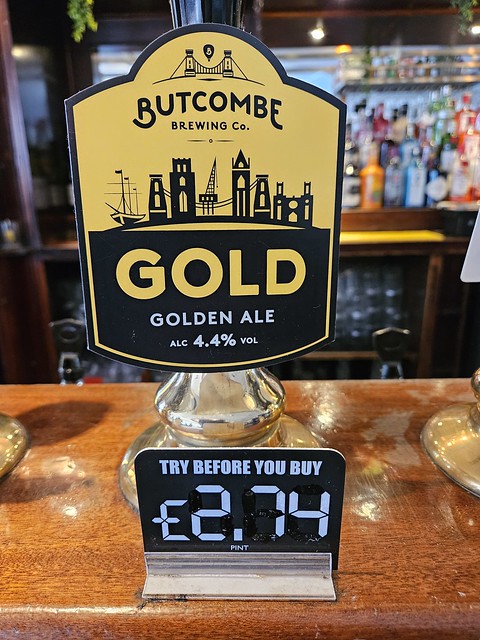 Gold @ The George, Staines.