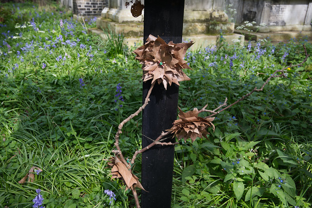 DSC_4726 Bunhill Fields Dissidents Cemetery City of London Creative Autumn Brown Leaves sculpted into a flower