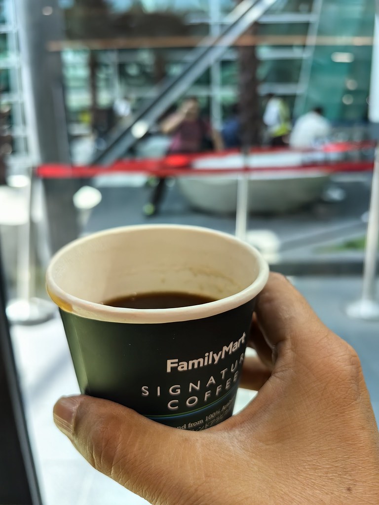 美式黑咖啡 Americano rm$3.50 @ 全家便利店 FamilyMart Gateway in KLIA Terminal 2 Arrivals