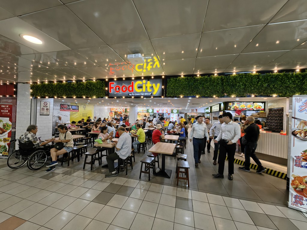 @ 珍珠百貨商場小販中心 People's Park Food Centre in New Market Rd, Singapore