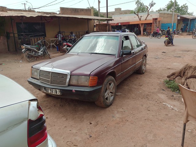 Mercedes-Benz W201 190D (Ouagadougou/Burkina Faso)