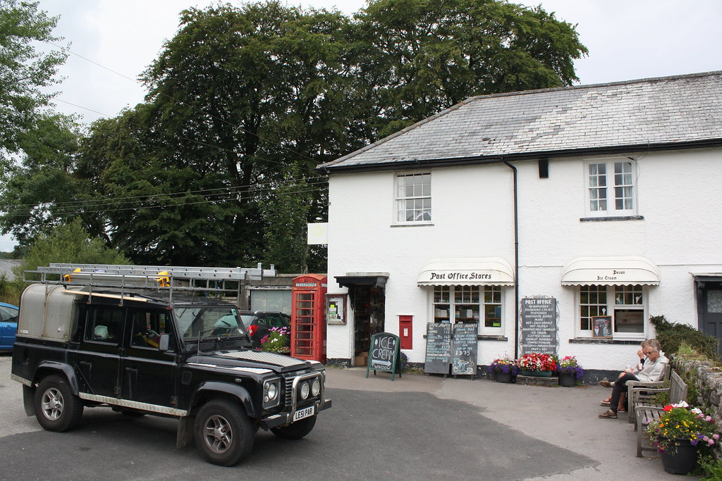 Dartmoor National Park: Postbridge Post Office Stores