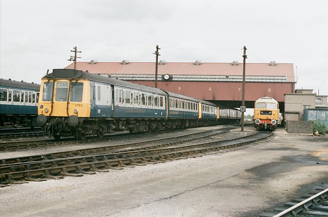 Class 47 47581 + DMU W55022 and others seen in Southall shed
