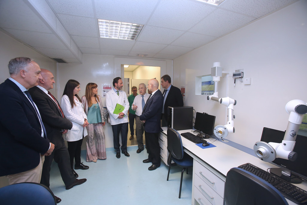 El Alcalde de Valladolid, Jesús Julio Carnero, visita las instalaciones del IOBA