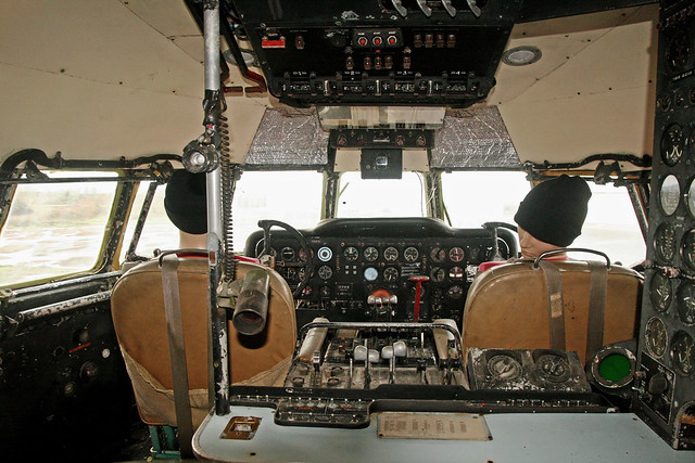 Aero Spacelines Boeing 377-MG Mini-Guppy (N422AU) Flight Deck