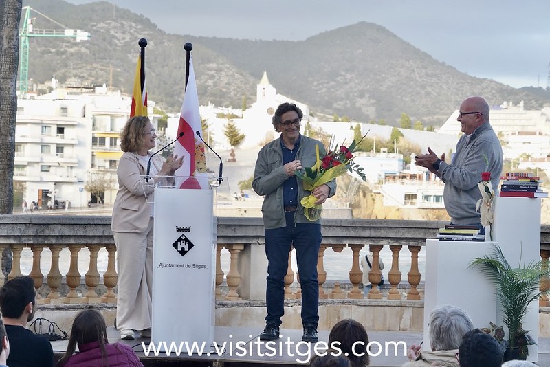 El Pregó de Sant Jordi convida a viure la festivitat a través d’un cant a la paraula i la cultura en defensa de la pau al món