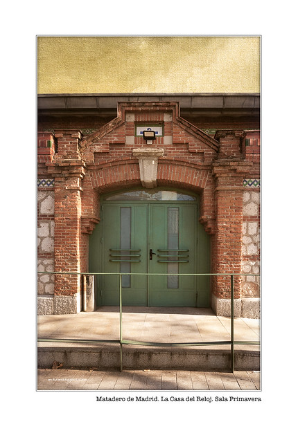 Centro Cultural La Casa del Reloj. Sala Primavera, acceso. Madrid