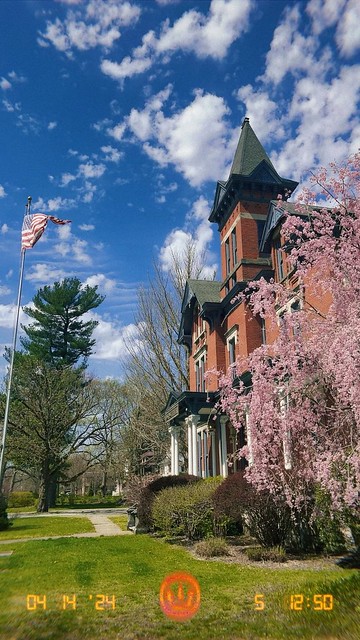 Kent Mansion in Spring