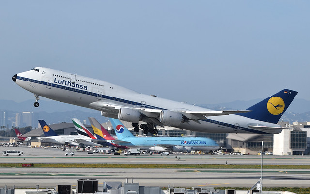 Lufthansa Airlines Retro Livery 747-830 (D-ABYT) LAX Takeoff 2
