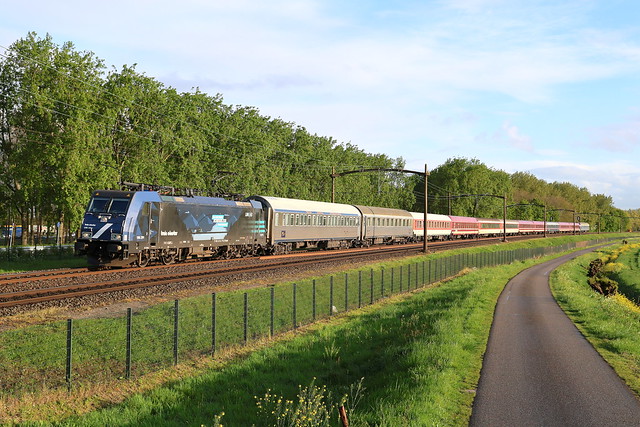 186 291 LINEAS / train charter en European Sleeper vanaf Praag naar Berlijn - Amsterdam - Rotterdam bij Dordrecht zuid / Willemsdorp naar Antwerpen en Brussel.