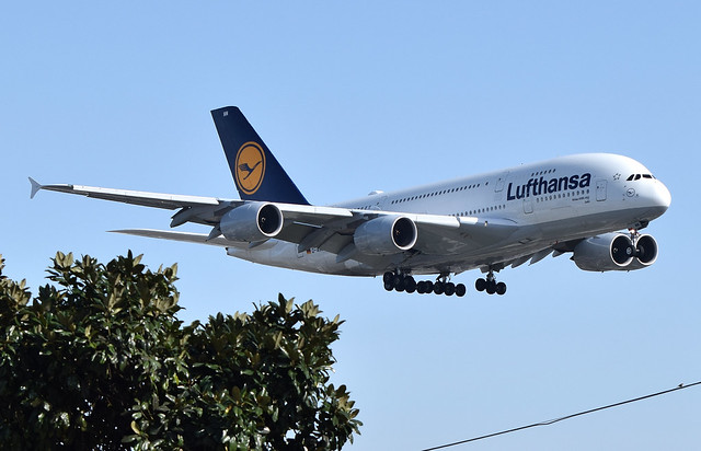 Lufthansa Airlines A380-841 (D-AIMM) LAX Approach 1