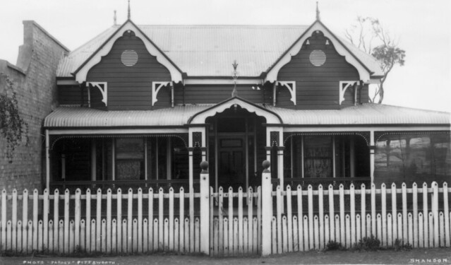Gable roofed timber residence called Shandon, Pittsworth, ca. 1915